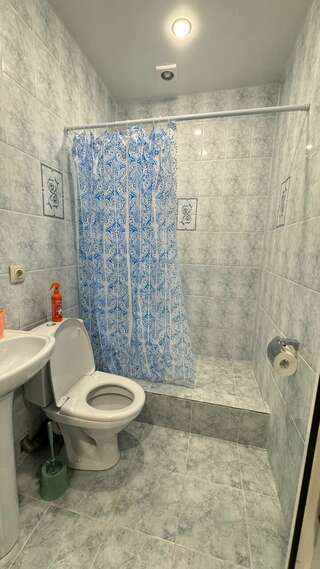 Гостиница Валентин Джубга Четырехместный номер с балконом-7