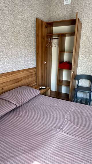 Гостиница Валентин Джубга Четырехместный номер с балконом-2